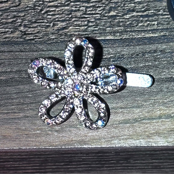Swarovski crystal Hand Made magnetic Flower Barrette hair clips. 0.75 inches. - Picture 2 of 12